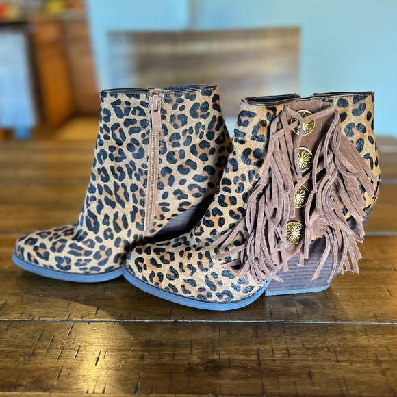 Leopard Fringe Booties - Women’s 8.5 - 4” Wedge Heel - western country boho cow - Picture 6 of 9